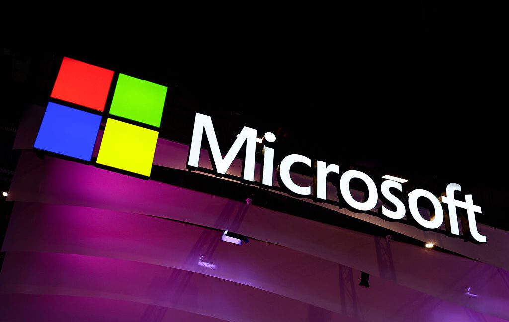 senator blasts microsoft for making default windows