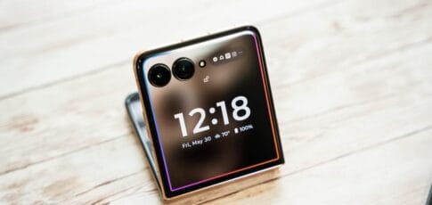 motorola s razr overshadowed samsung foldables in