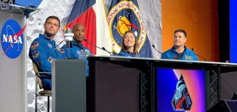 the crew of artemis ii will fly