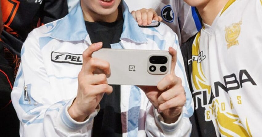 here s the oneplus 15 with its