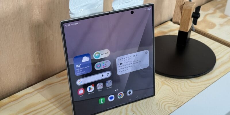 Samsung's tri-folding phone flexes serious productivity skills in new leak 16 samsung s tri-folding phone flexes serious productivity