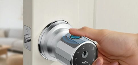 tcl s new smart lock squeezes four