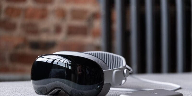Apple sidelines lighter Vision Pro to prioritize smart glasses 11 apple sidelines lighter vision pro to prioritize