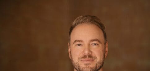 how a headphone site operator built loyalty