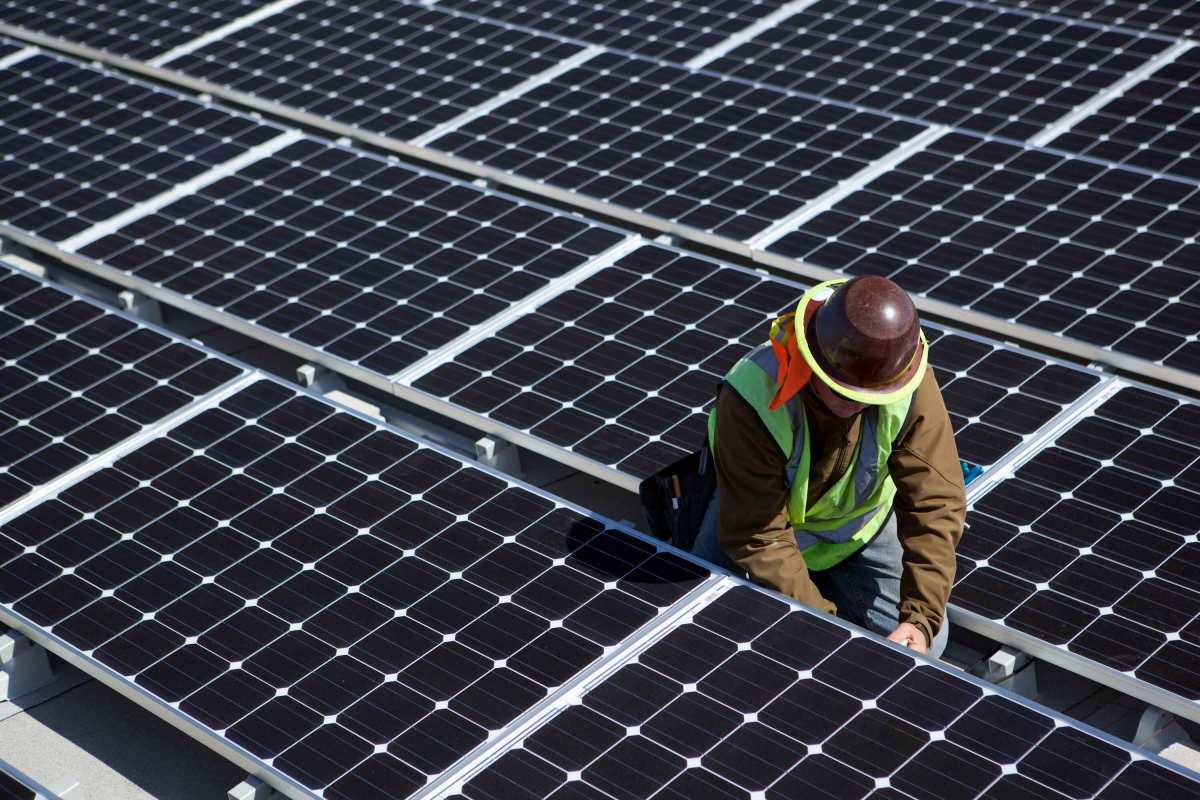 microsoft buys another 100 mw of solar