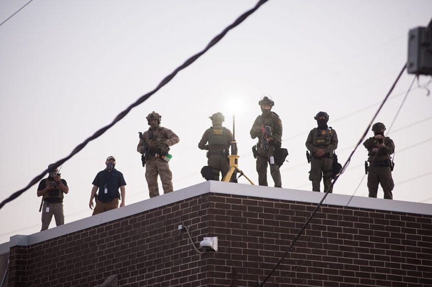 apple removes iceblock and similar tracking apps