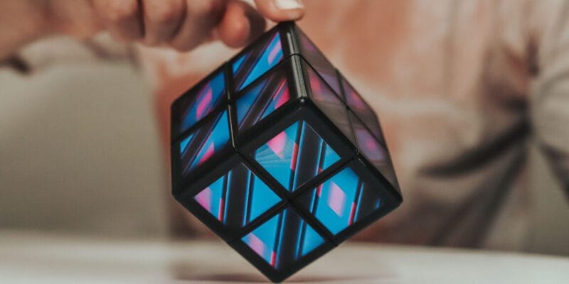 Rubik’s Cube gets a $299 update, complete with IPS screens and its own apps 19 rubik s cube gets a 299 update