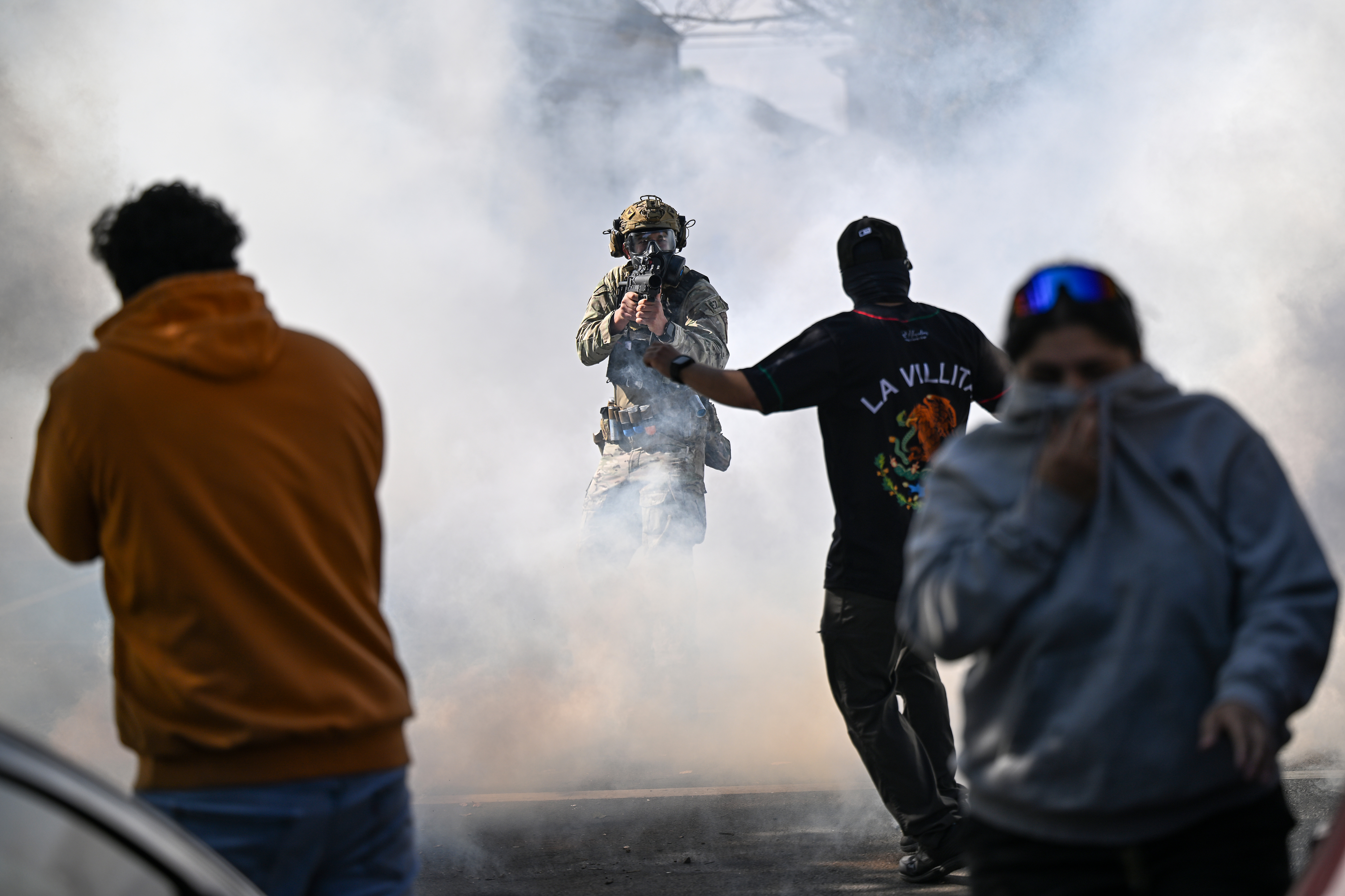 judge orders immigration agents in chicago to