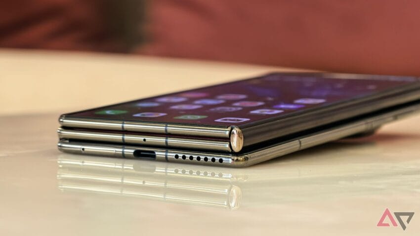 samsung s trifold phone may make its