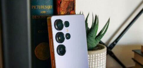 high-quality 3d renders of the samsung galaxy