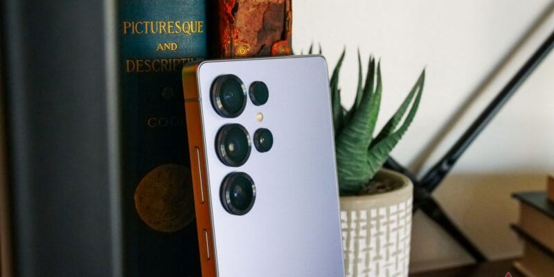high-quality 3d renders of the samsung galaxy