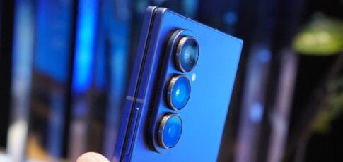 samsung s upcoming tri-fold phone could flex
