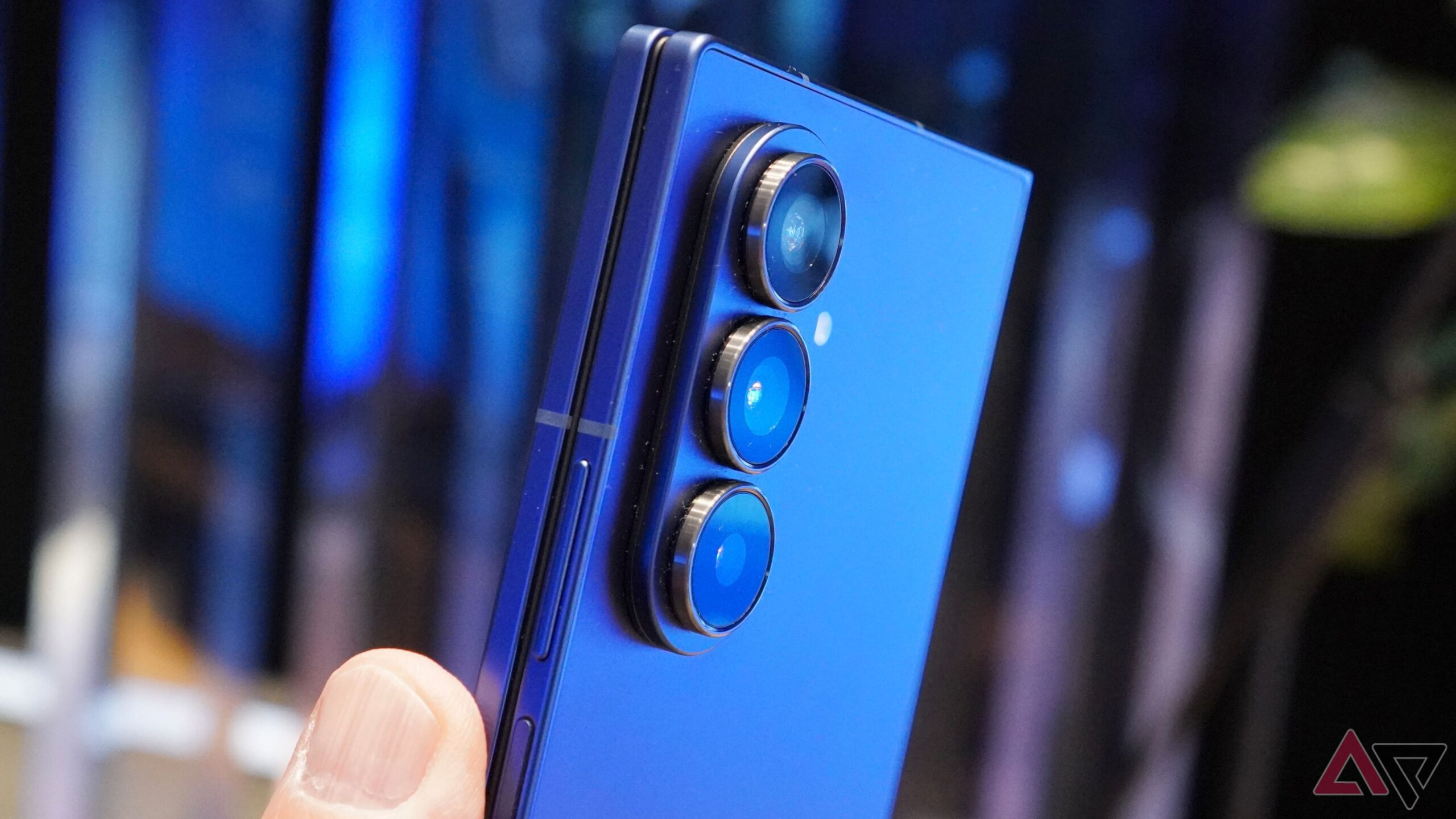 samsung s upcoming tri-fold phone could flex