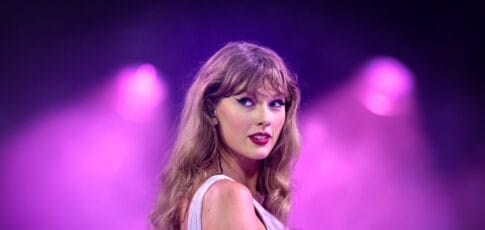 taylor swift fans accuse singer of using