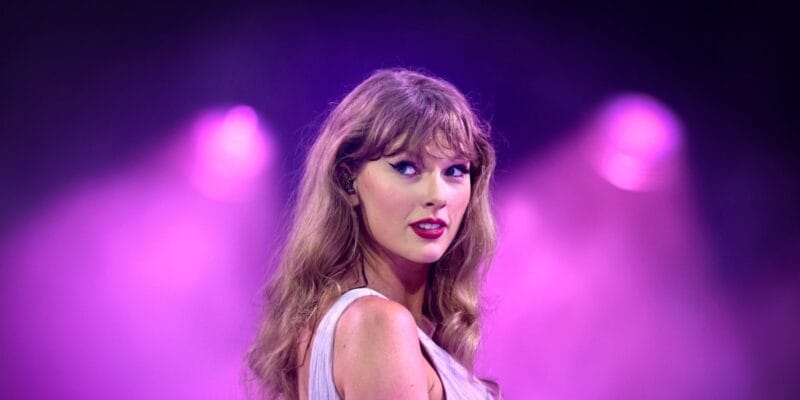 Taylor Swift fans accuse singer of using AI in her Google scavenger hunt videos 10 taylor swift fans accuse singer of using