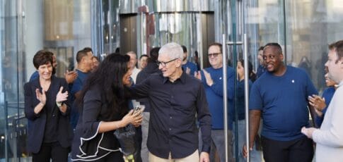 apple says holiday quarter will be biggest
