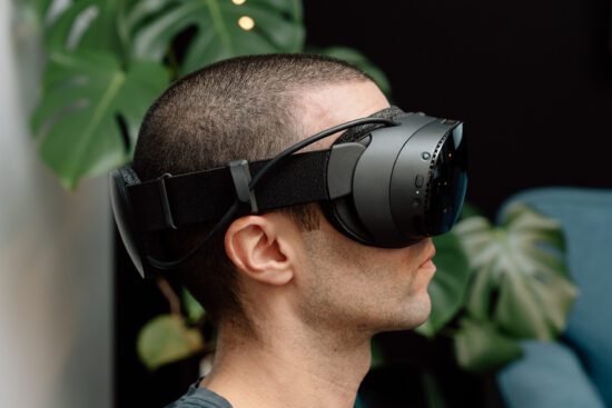 the steam frame has two speakers on