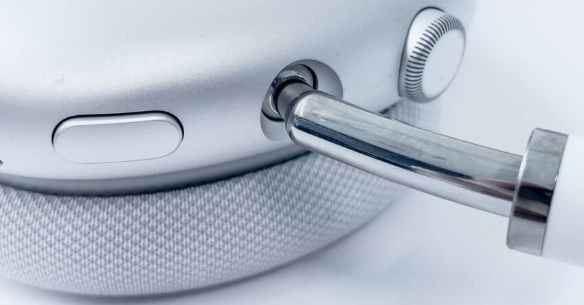 airpods max suffering the three amber lights