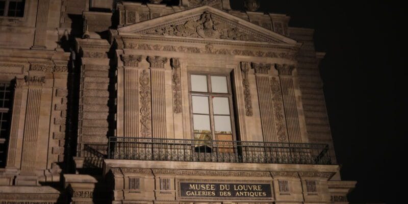 How Louvre thieves exploited human psychology to avoid suspicion—and what it reveals about AI 18 how louvre thieves exploited human psychology to