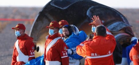 Tech News 7 three astronauts are stuck on china s