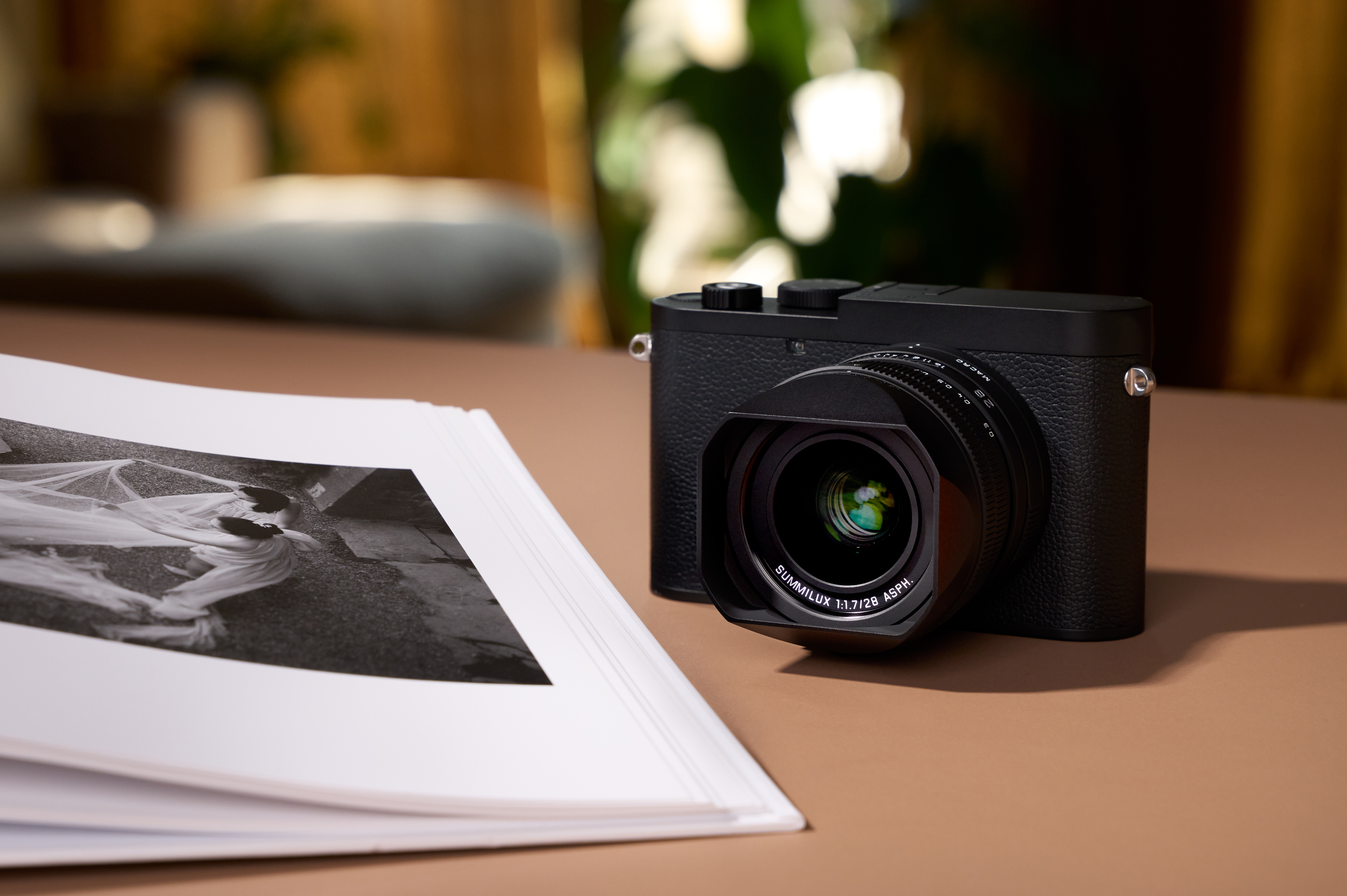 leica s latest black-and-white-only camera is the