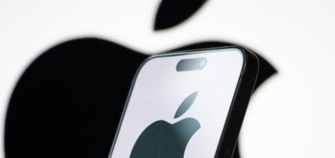 apple nears deal to pay google 1b