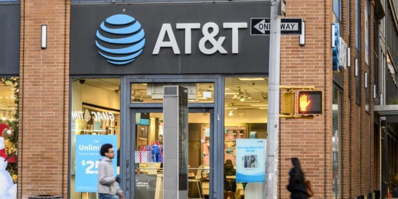 AT&T falsely promised “everyone” a free iPhone, ad-industry board rules 7 at and t falsely promised everyone a