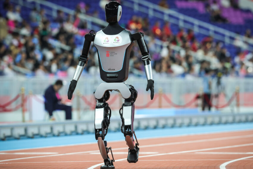 a humanoid robot-shaped bubble is forming china