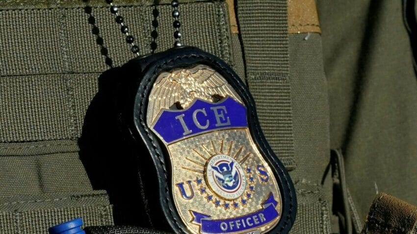 US gives local police a face-scanning app similar to one used by ICE agents 1 us gives local police a face-scanning app