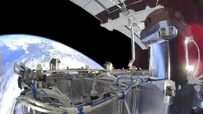 us spy satellites built by spacex send