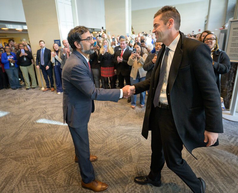 trump commits to moon landing by 2028