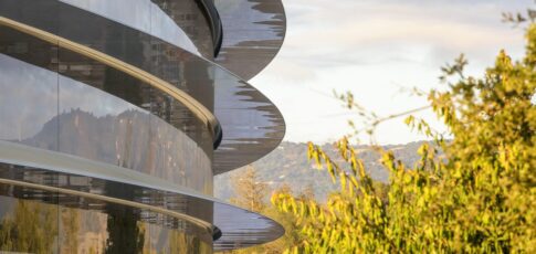 Tech News 4 apple buys two new cupertino buildings pushing
