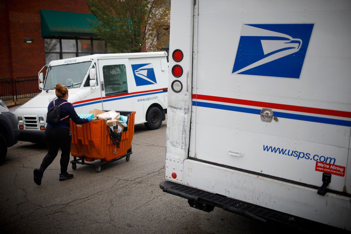 amazon reportedly considering dropping usps and building