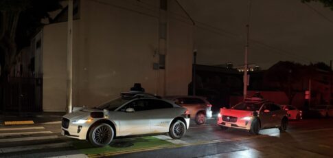 Tech News 8 power outage paralyzes waymo robotaxis when traffic