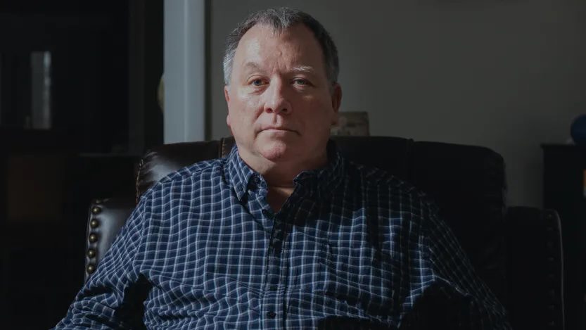 man sues cops who jailed him for