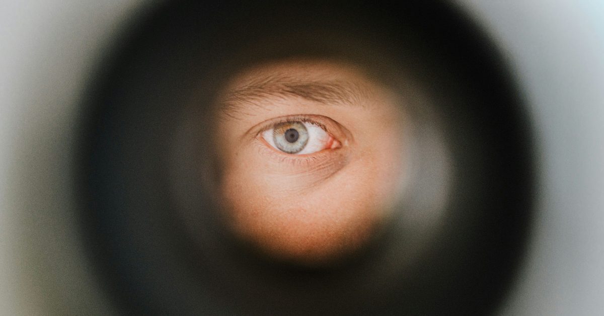 india considers new surveillance measure requiring iphone