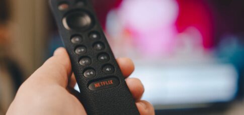 Tech News 12 netflix agrees to buy warner bros in