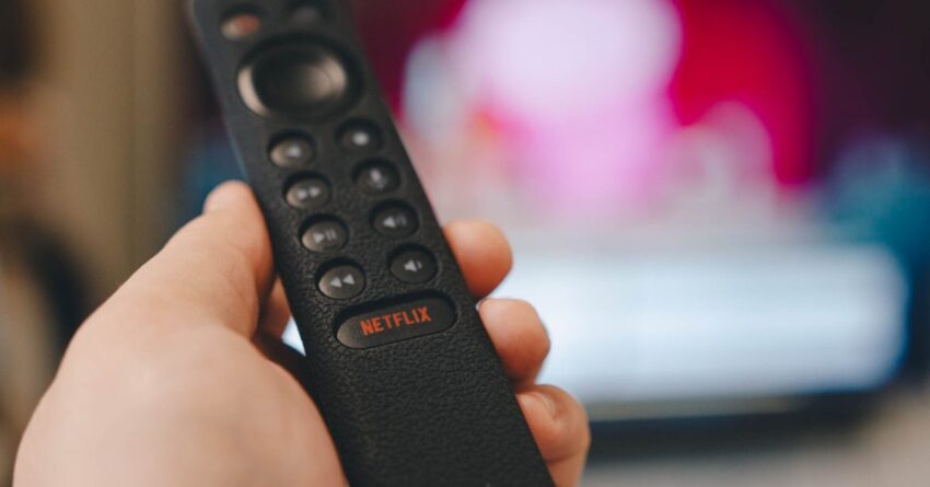 netflix agrees to buy warner bros in