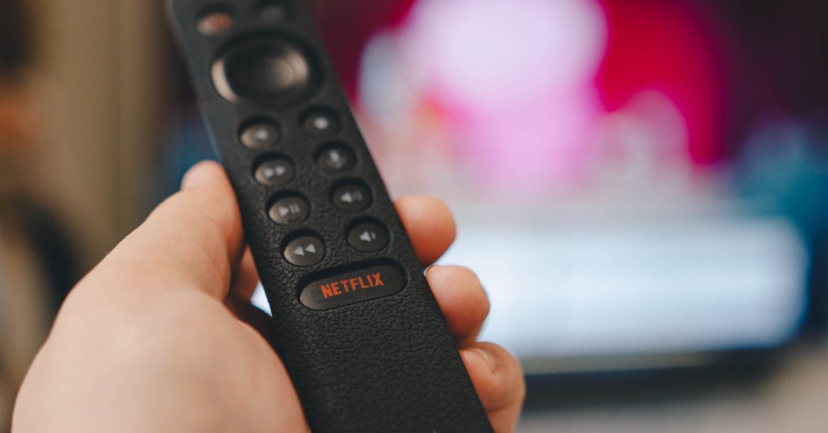 netflix agrees to buy warner bros in