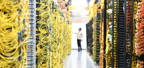 amazon appoints longtime aws exec peter desantis
