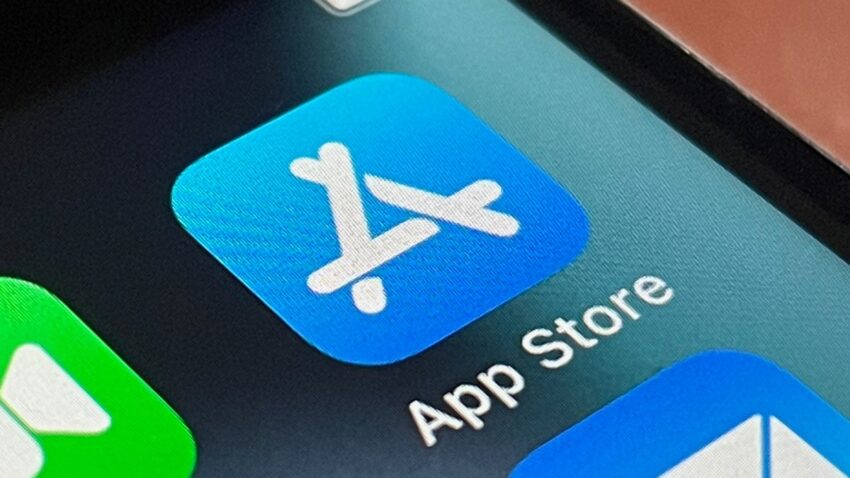 apple pauses app store changes in texas