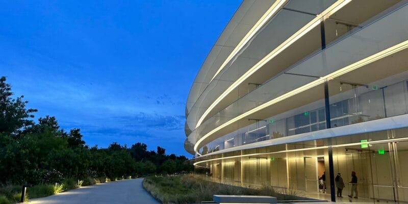 Apple warns some employees not to leave the U.S. amid return delays 20 apple warns some employees not to leave