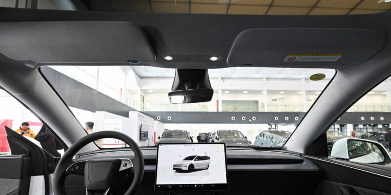 Elon Musk says Tesla drivers can text while driving, but they absolutely should not 1 elon musk says tesla drivers can text