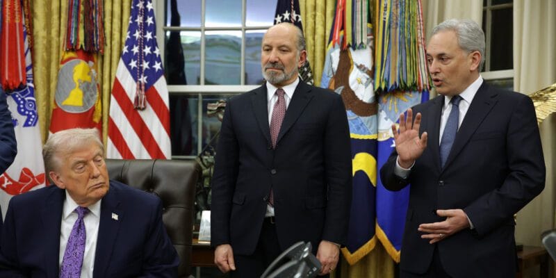 Trump signs AI executive order pushing to ban state laws 18 trump signs ai executive order pushing to