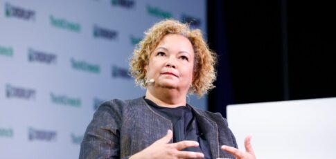 Tech News 4 apple s executive shake-up continues with departures