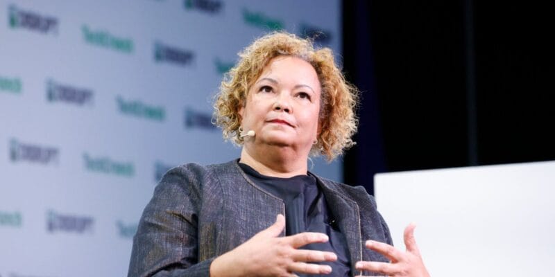 Apple’s executive shake-up continues with departures of general counsel and policy head 19 apple s executive shake-up continues with departures