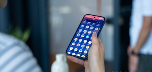 the google app is intentionally replacing pixel