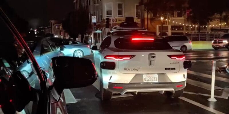 Waymo resumes service in San Francisco after robotaxis stall during blackout 7 waymo resumes service in san francisco after
