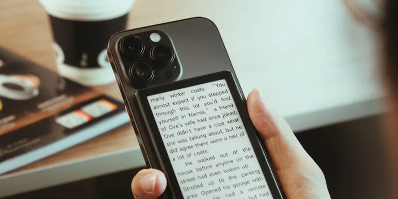 This tiny magnetic e-reader sticks to the back of your iPhone 7 this tiny magnetic e-reader sticks to the