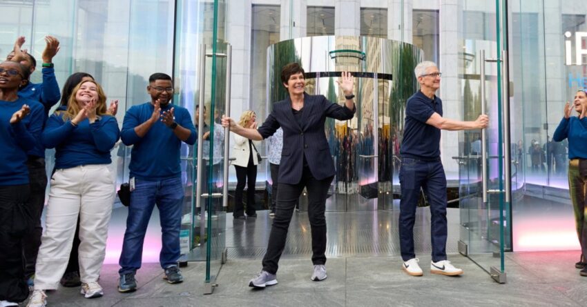 here s how much tim cook and